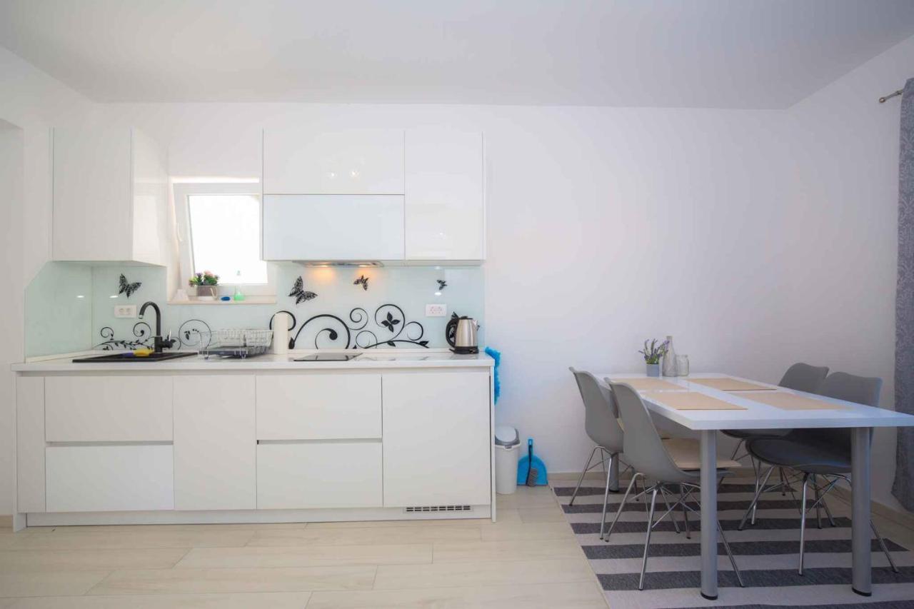 Apartments In Rogoznica 40364 Екстер'єр фото